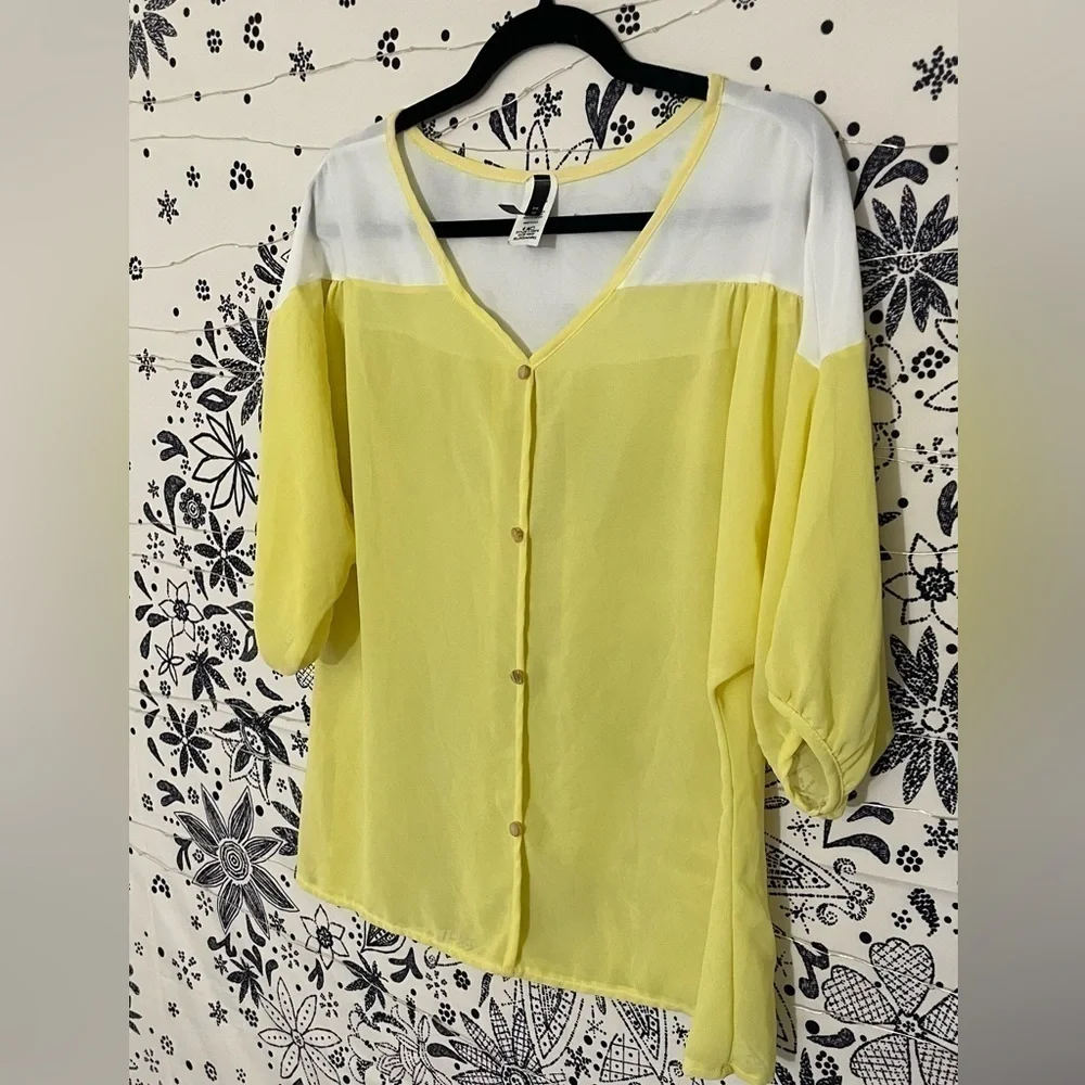 Yellow white top sheer short sleeve button down blouse light breezy - Picture 1 of 7